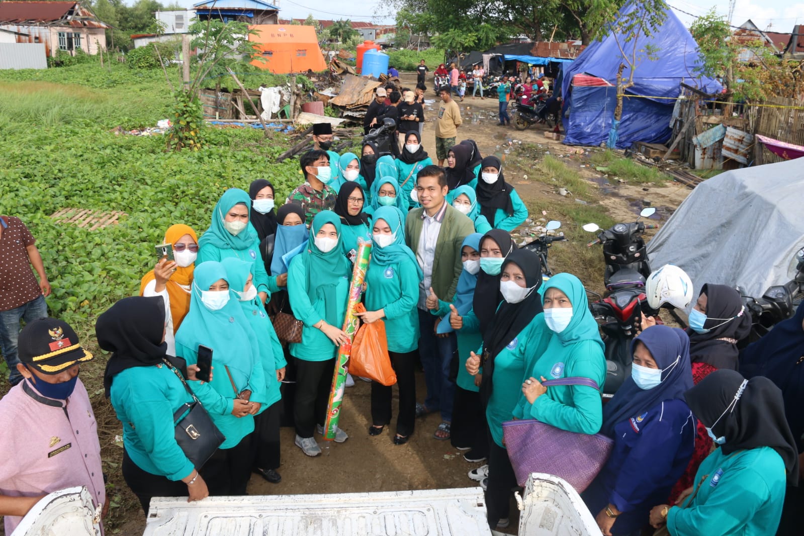 PKK Kecamatan Tallo Bantu Warga Korban Kebakaran 